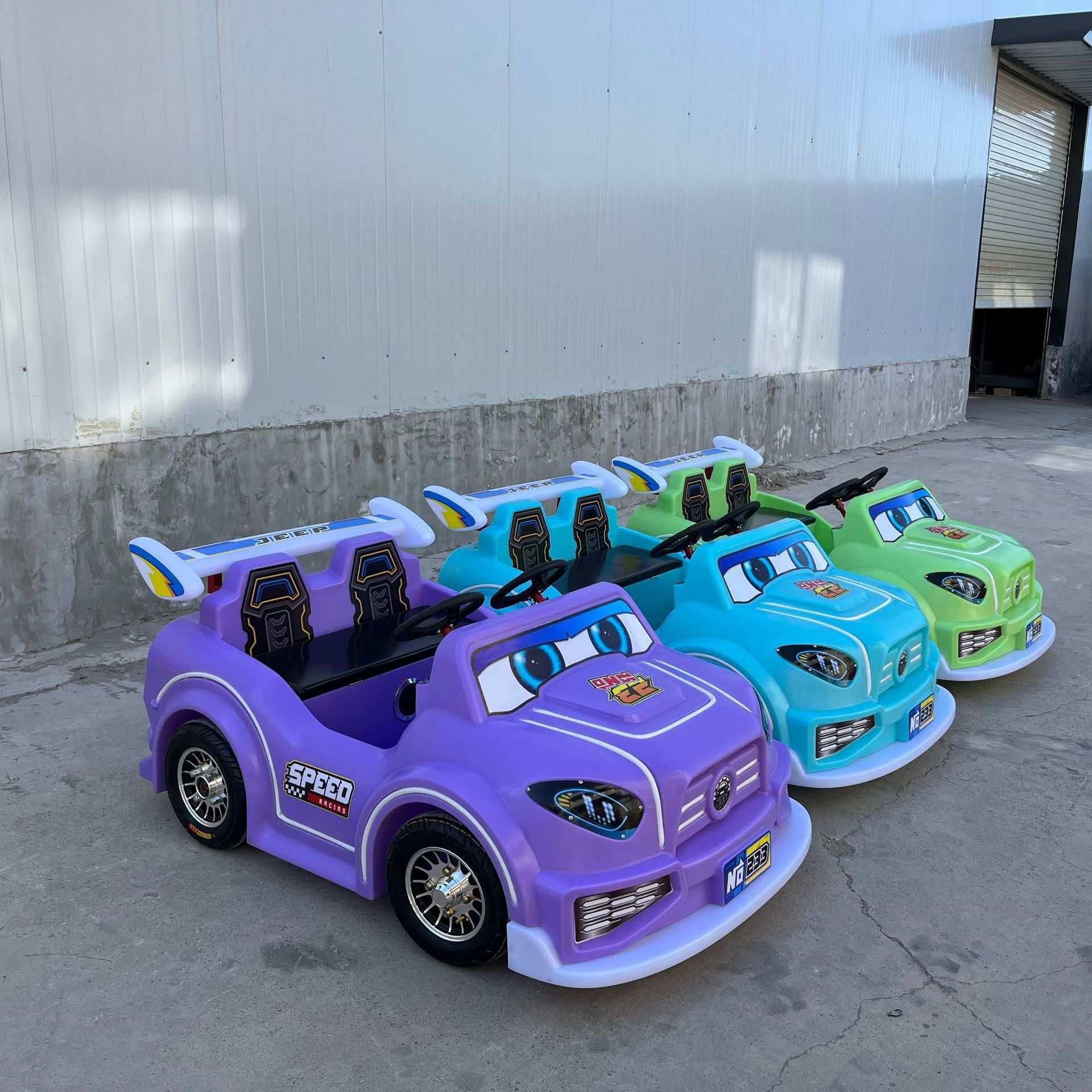 2026新款摆摊发光游乐碰碰车双人电瓶大轮跑车机甲飞机公园夜广场