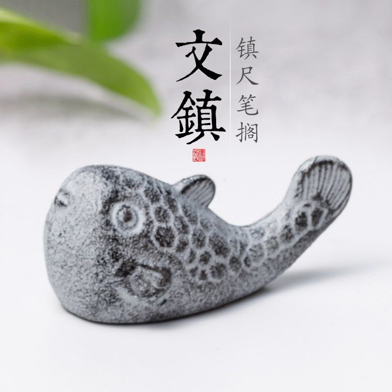 河豚铸铁可爱文宠文镇摆件笔架笔搁镇尺镇纸书法房创意铸铁笔架山
