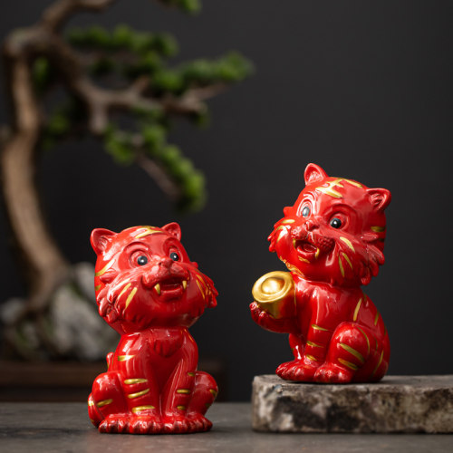 小萌虎红色陶瓷招财小老虎摆件工艺品生肖虎家居客厅办公桌装饰品