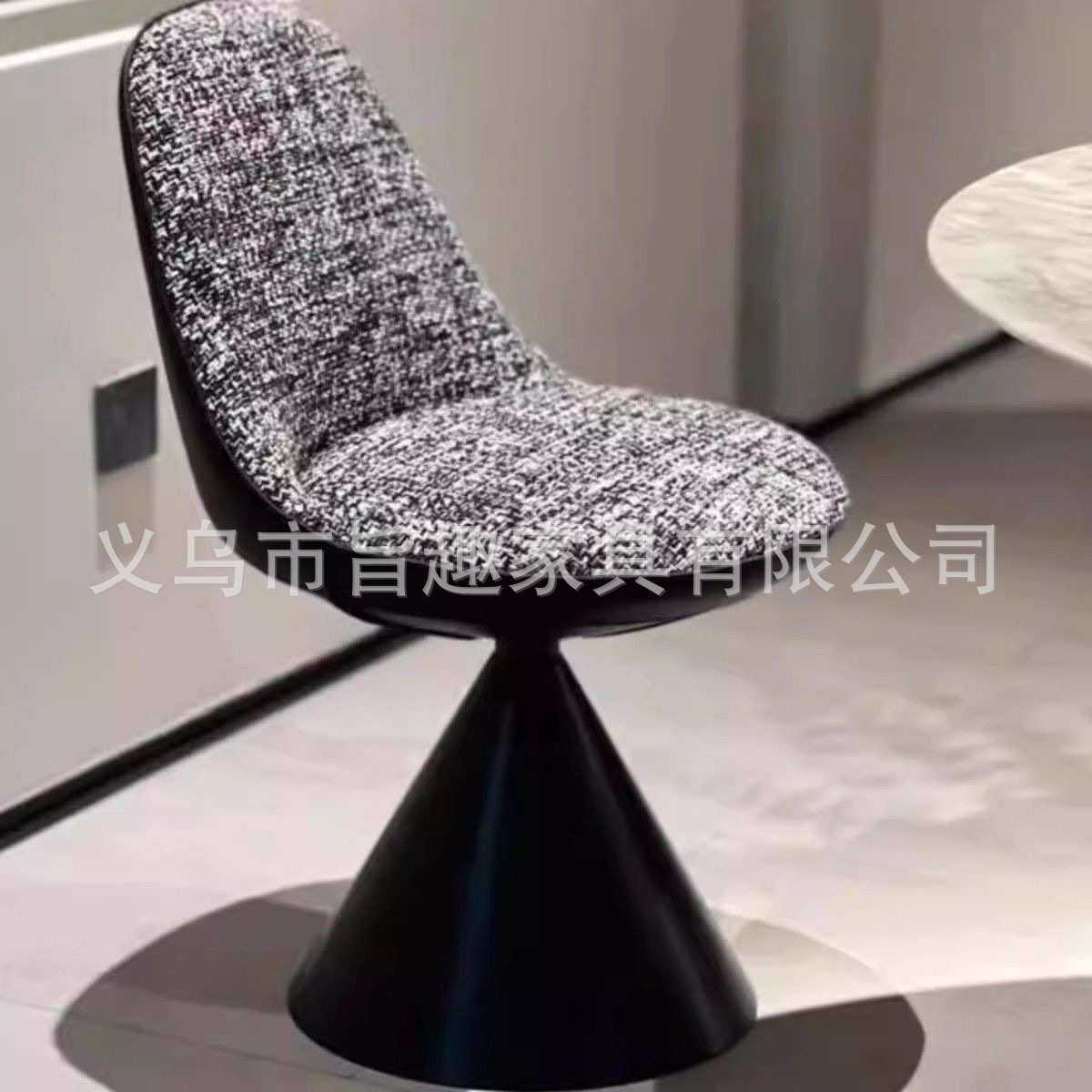 意式旋转化妆凳设计师罗比椅卧室梳妆台椅子轻奢家用梳妆凳化妆椅