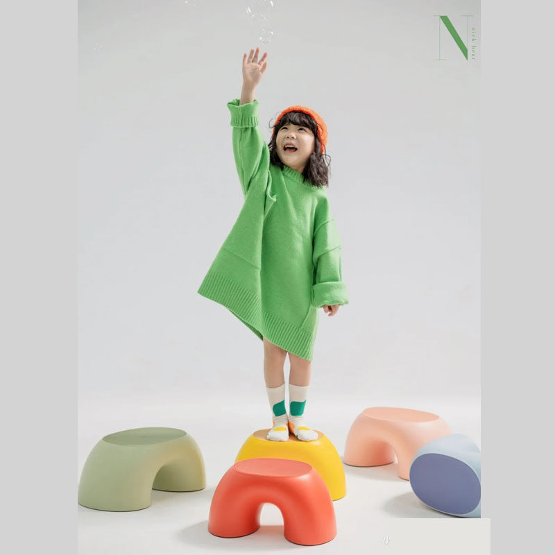 儿童摄影道具影楼室内写真摆件垫脚彩虹凳子塑料小椅子加厚防滑垫