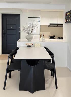 黑色实木餐桌长方形现代简约设计师2025新款复古哑光纯白岩板餐桌