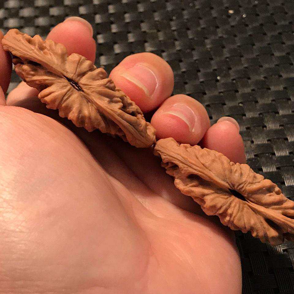 青皮文玩核桃大麒麟纹扁牌子异形挂饰挂件手把件核桃盘玩纯天然