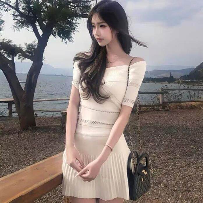 纯欲御姐风一字肩交叉V领针织连衣裙女夏季独特气质绝美百褶短裙