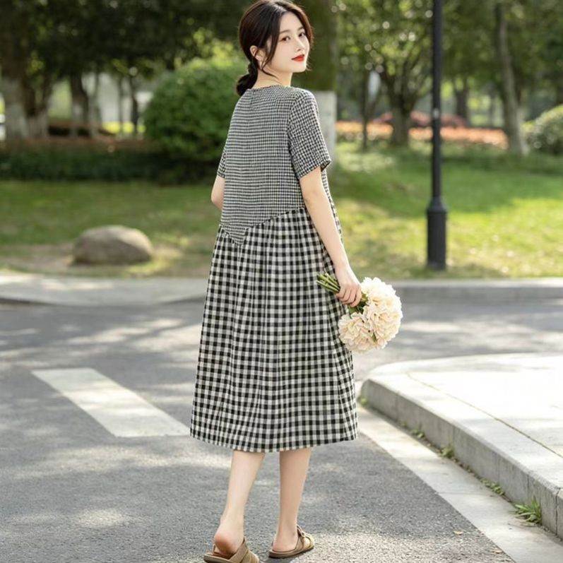 小个子妈妈装短袖2026夏季新款宽松显瘦中长款拼接棉麻格子连衣裙
