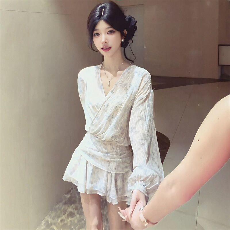 法式纯欲V领碎花雪纺连衣裙女夏季新款时尚气质收腰显瘦清新短裙