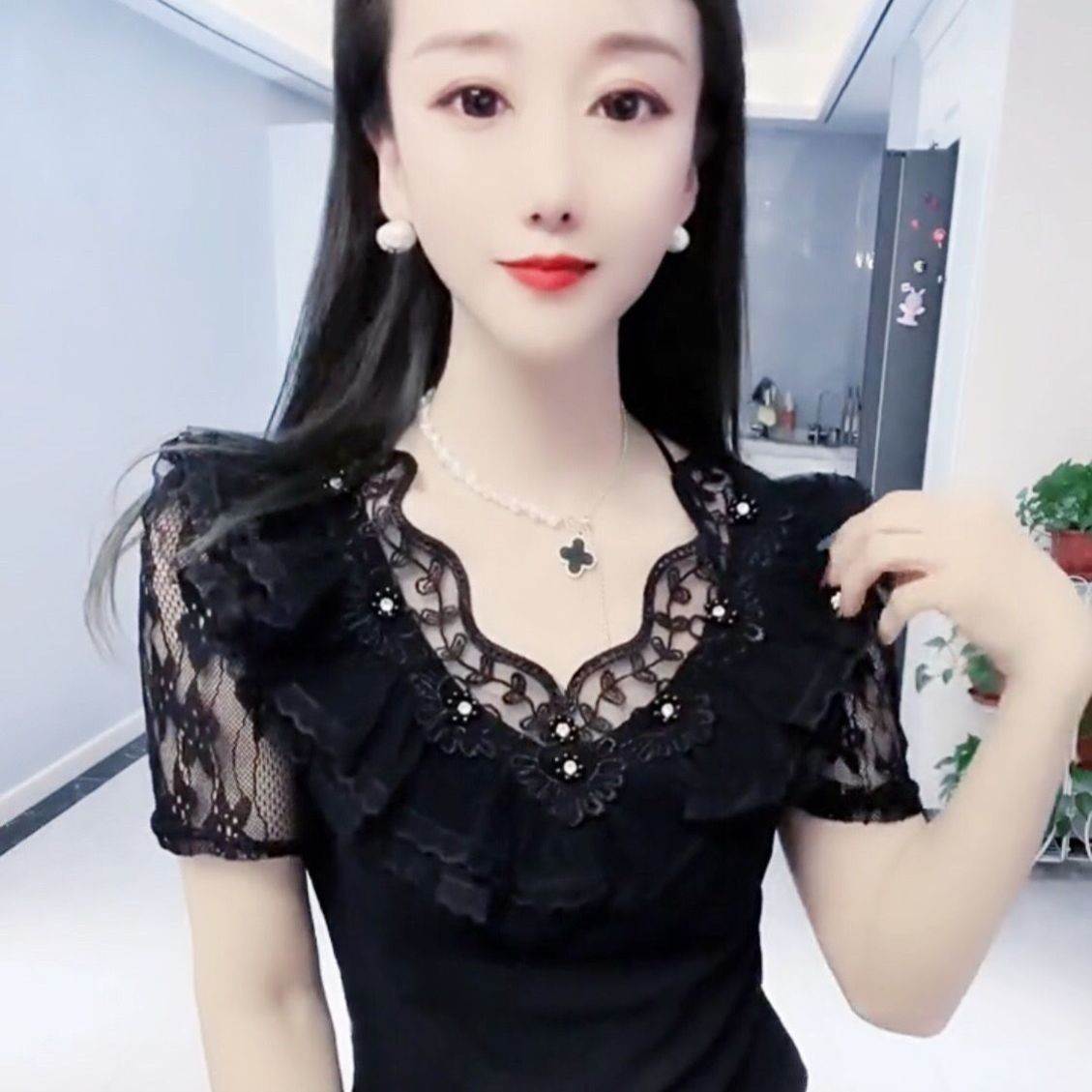 新款蕾丝拼接美背V领荷叶边钉珠半袖女气质黑色打底显瘦遮肉小衫