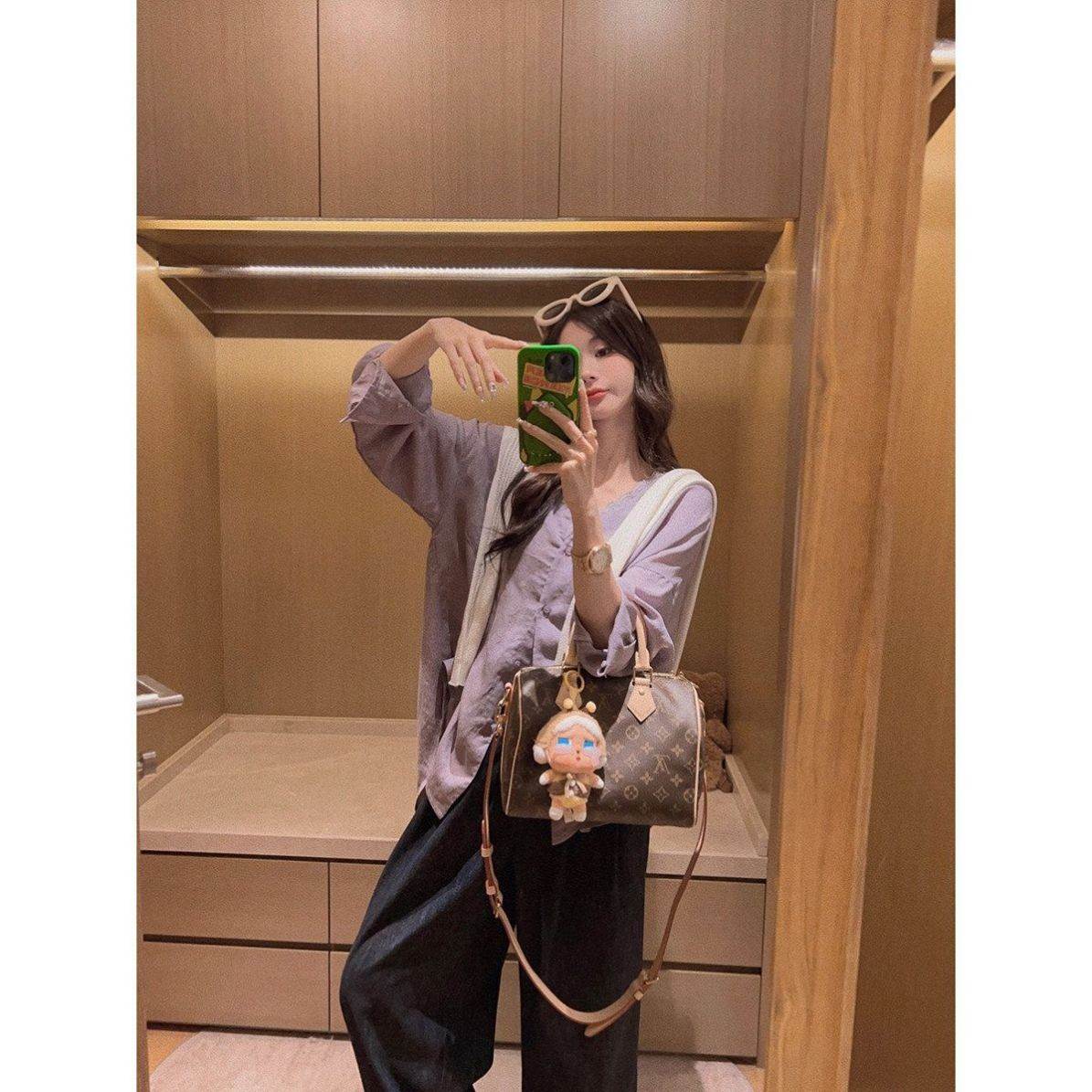 法式轻奢高级感白色蕾丝拼接V领衬衫女2026夏日系宽松薄款防晒衫