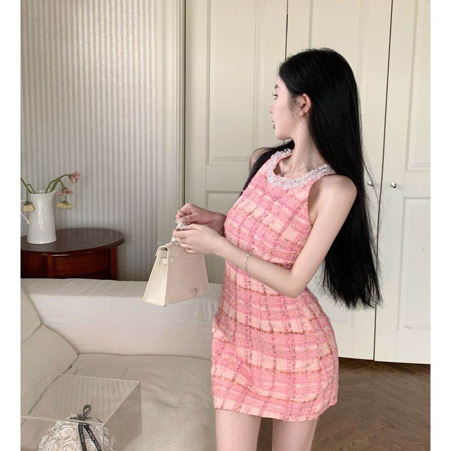 法式高级感格纹露肩连衣裙女小个子重工钉钻包臀裙气质收腰短裙子