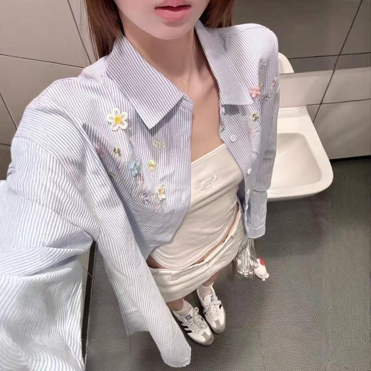 2026新款黄色条纹衬衫女花朵刺绣外套宽松夏季设计感休闲长袖衬衣