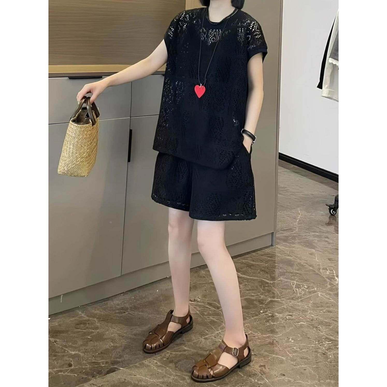 胖mm休闲宽松显瘦百搭时尚套装女钩花镂空减龄时髦遮肚藏肉三件套
