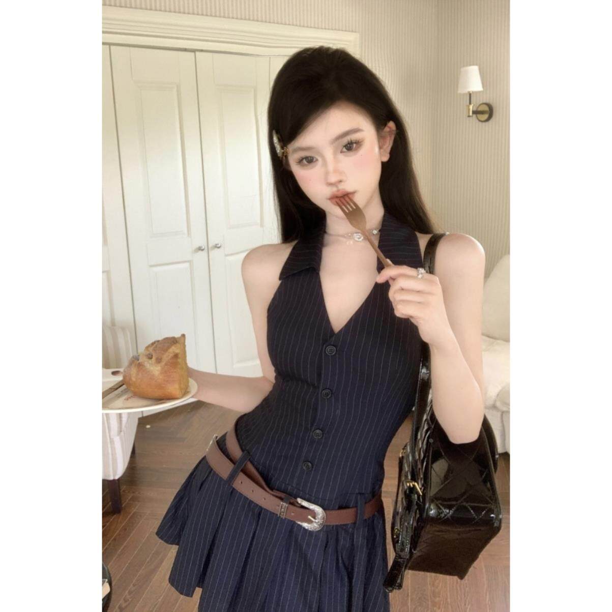 无袖v领挂脖条纹连衣裙 夏季腰带百褶短裙 纯欲辣妹排扣a字裙