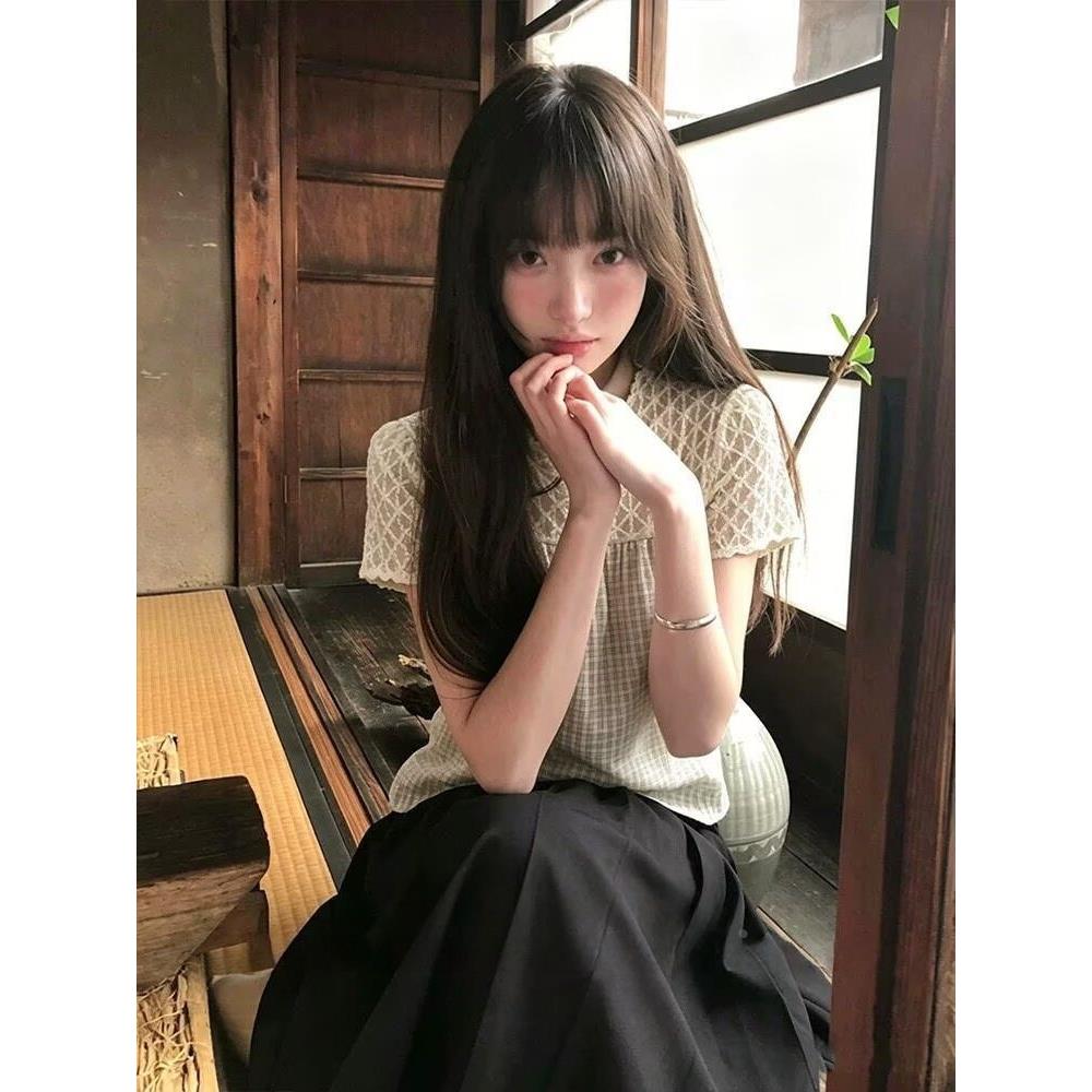 日系气质蕾丝拼接格子镂空短袖衬衫女夏季百搭设计感圆领正肩衬衣