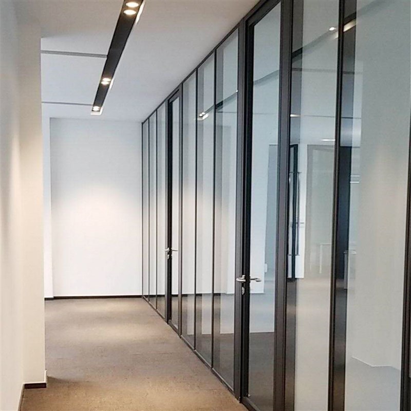 现代简约办公室玻璃隔断内钢外铝钢化单层磨砂单玻中控百叶高隔断
