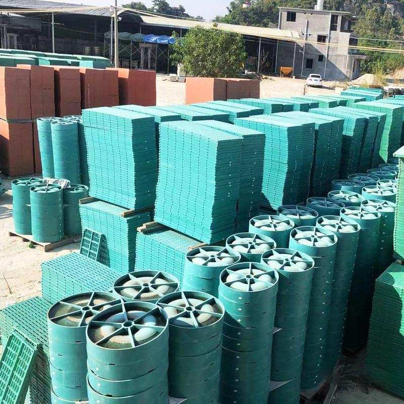 工厂直发猪圈养殖复合母猪产床漏粪板育肥大小猪用舍羊床滑保育栏