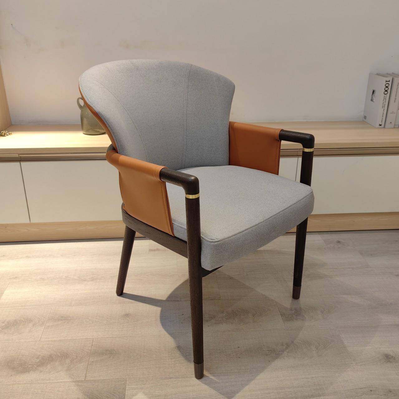 北欧实木餐椅家用意式极简真皮椅子简约现代创意软包高级椅设计师