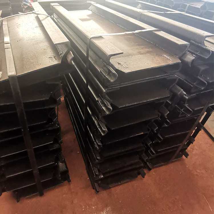 刮板机配件减速机滚筒总成链轮条紧链器槽帮钢对轮耦合器中部槽