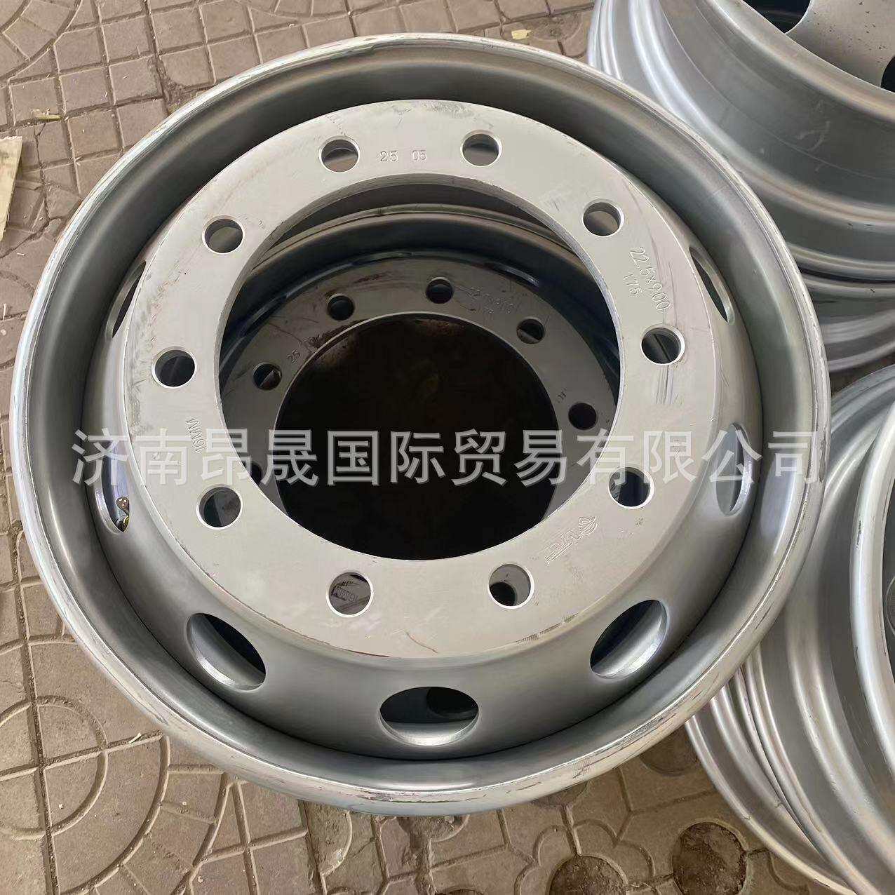 HOWO22.5×9.00无内胎车轮总成钢圈配真空内胎WG9100610065