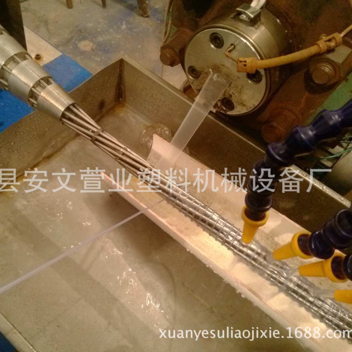 厂家供应软轴模具塑料软管生产设备螺纹管机械高产能万向管挤出机
