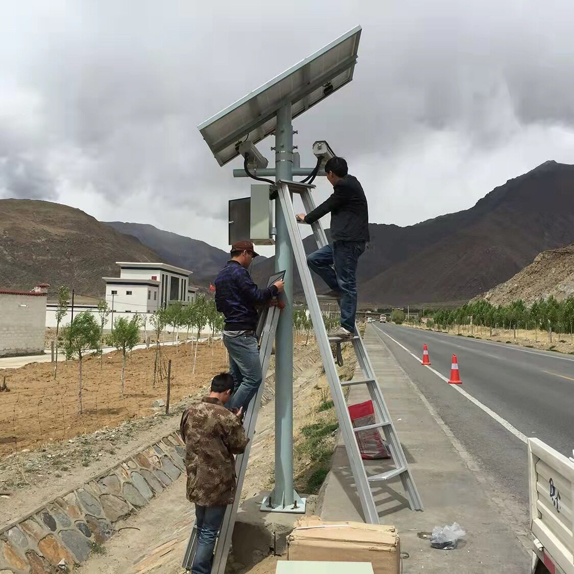 现货优惠固定高清测速仪太阳能供电雷达测速仪侧装超速自动抓拍
