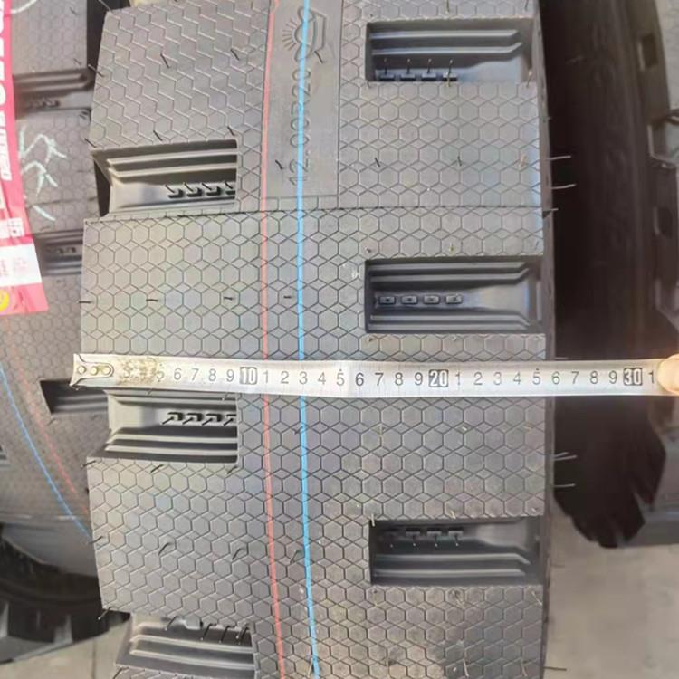 1100R20防爆胎自卸车轮胎矿山花纹防扎耐磨汽车轮胎1100r20