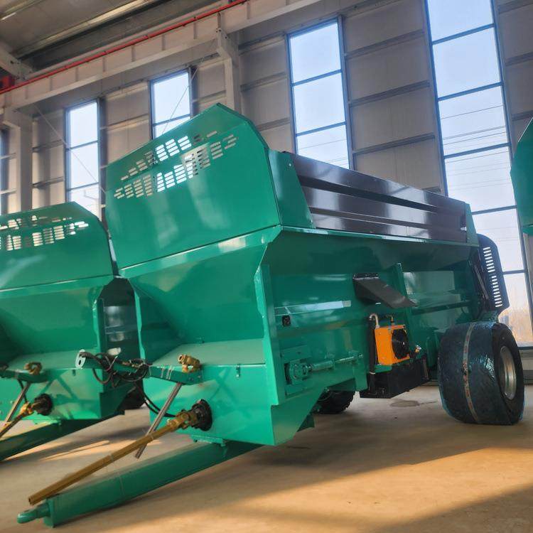 12方双竖蛟龙撒粪车 牵引式拖拉机施肥机 新鲜粪肥固液抛粪机