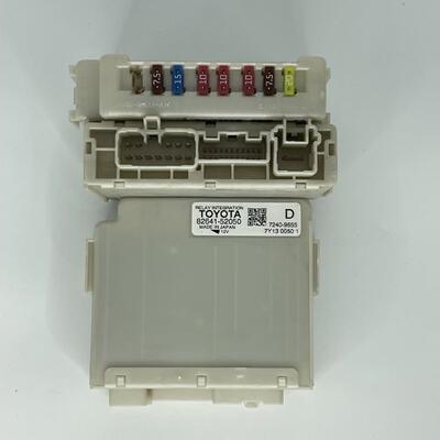 进口丰田保险丝盒82641-52050保险丝盒7240-9655