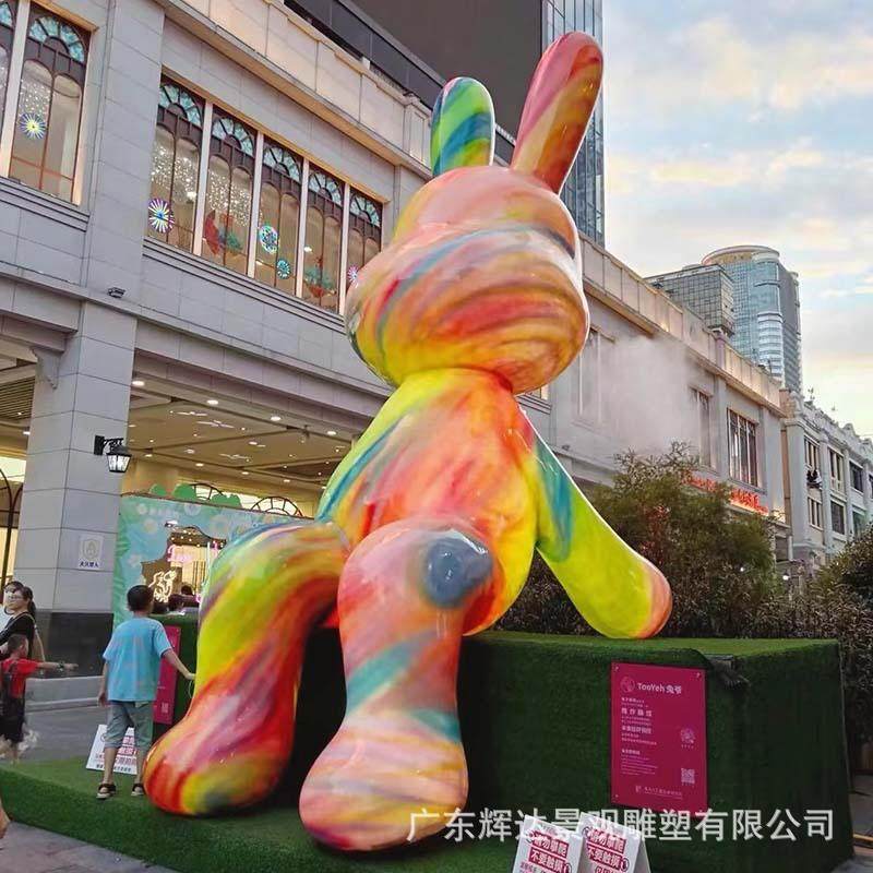 大型卡通发光玻璃钢人物雕塑户外商业IP打卡公仔商场彩绘美陈摆件