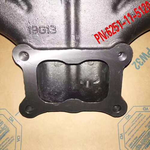 发动机S4D102排气歧管6732-11-5221 燃油泵 工程机械配件