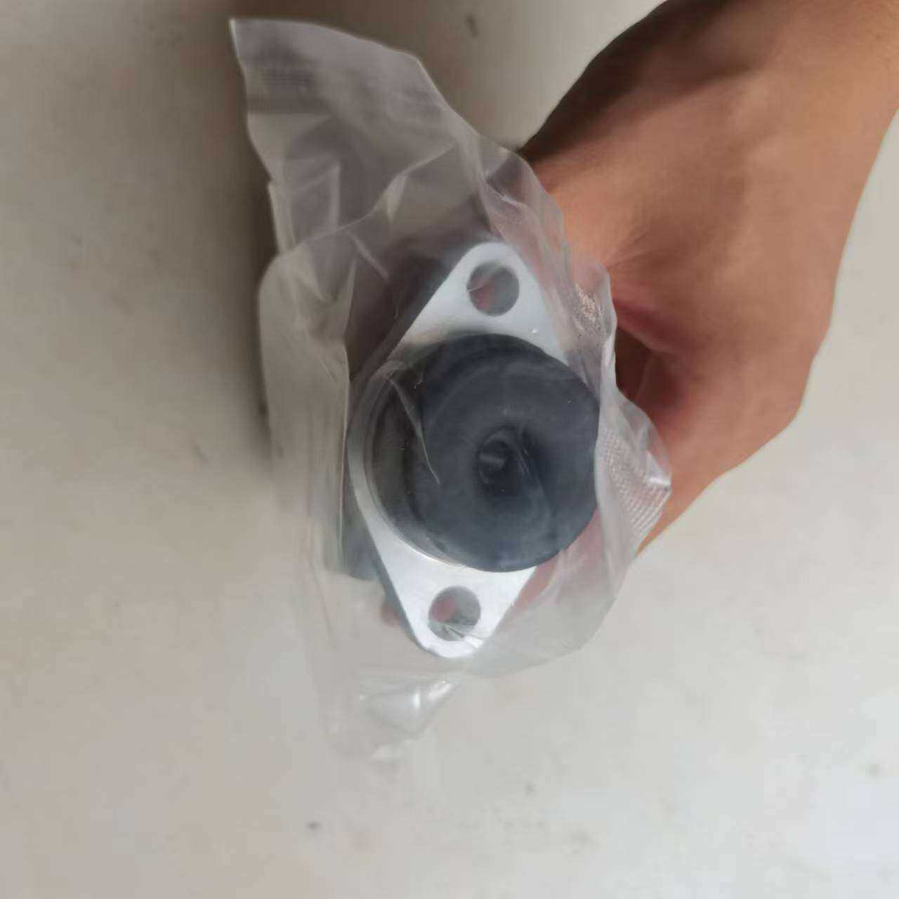 重汽豪沃轻卡离合器总泵 LG9704230201悍将统帅 配件老款