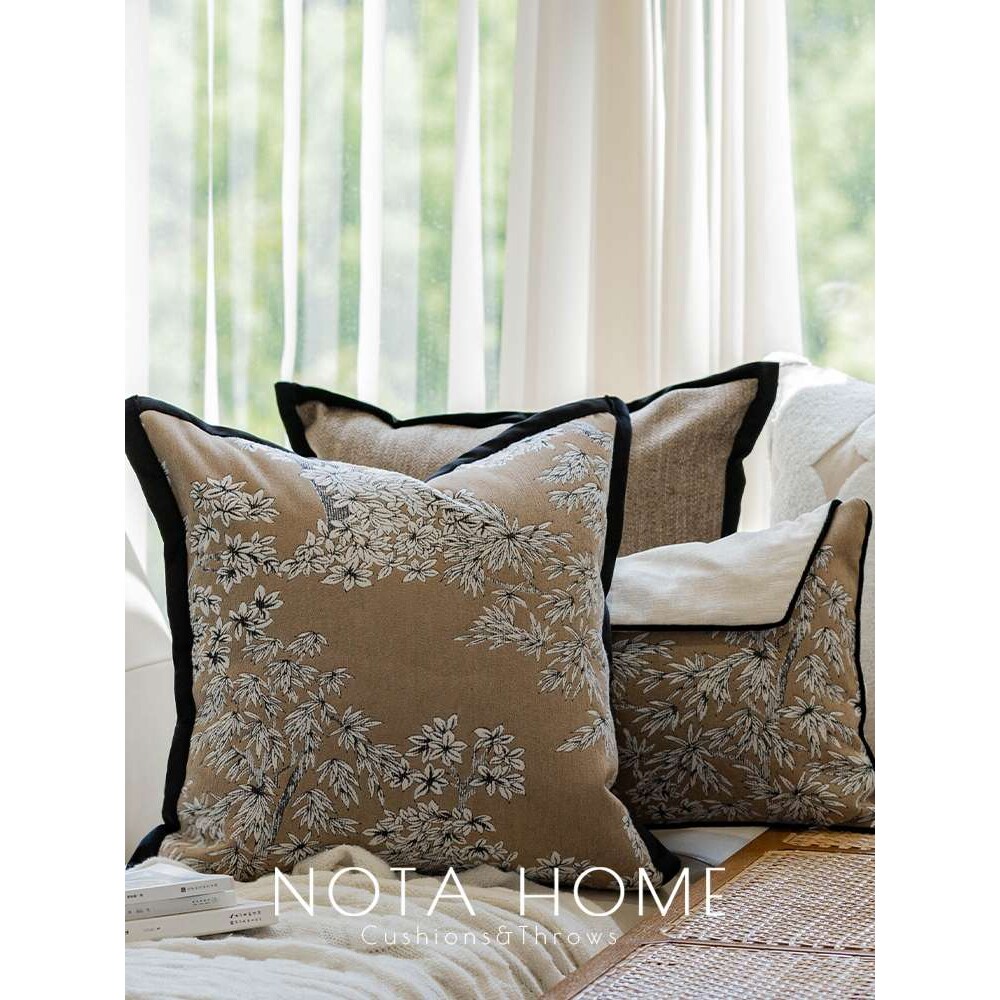 轻奢法式风抱枕沙发客厅感靠垫床上抱枕车载长条腰枕棕色枕套