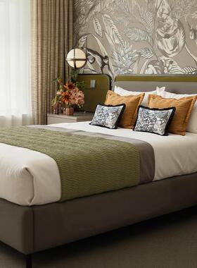 现代简约中古风绿色床品套件样板房家居软装床旗抱枕床尾巾10件套