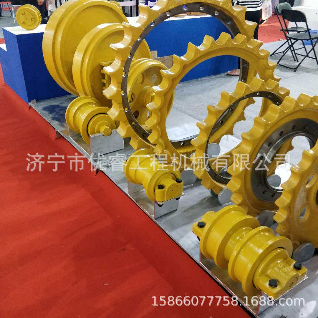供应四轮一带底盘件支重轮托轮引导轮张紧驱动齿履带