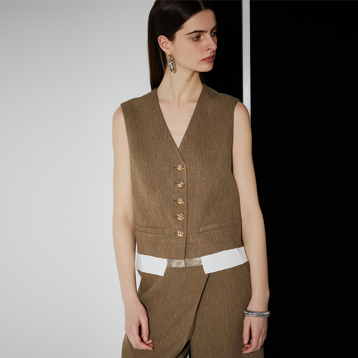 APARALLEL摩登毛边金属扣马甲「尚雯婕同款」