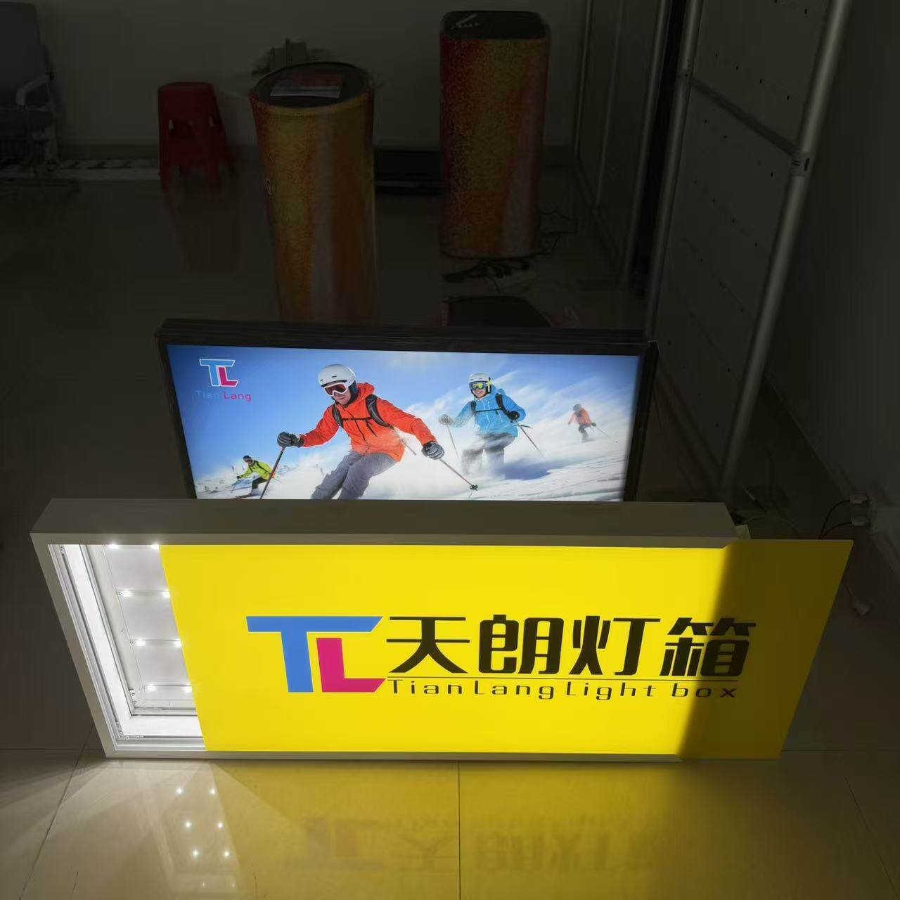 国外商场发光吊牌灯箱指示牌地下车库停车场双面户外防水标识牌