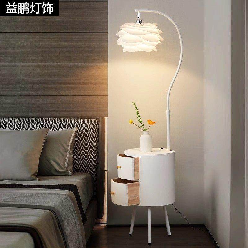 法式奶油风落地灯卧室客厅新款沙发艺术网红床头柜台灯置物架一体