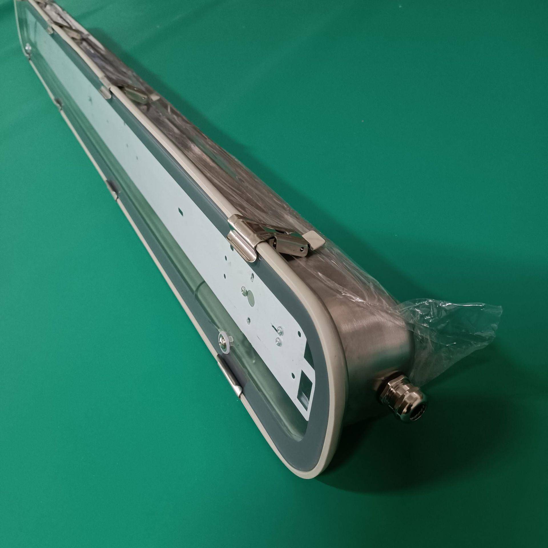 陕西不锈钢三灯支架led不BEF锈防水防三防钢灯壳锈钢t8三防不灯支