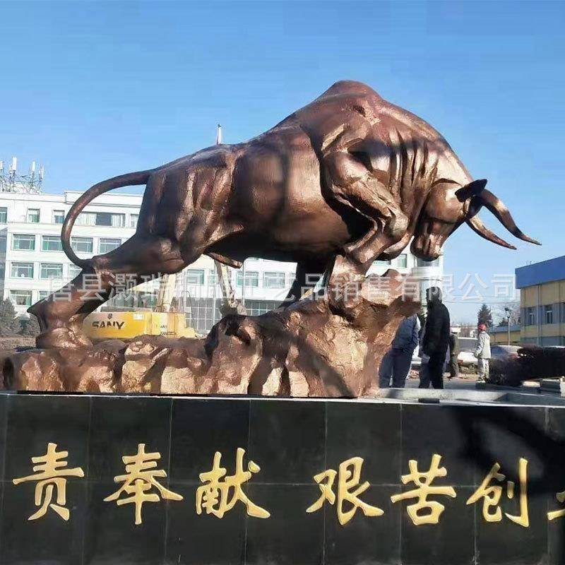公司大铜牛雕塑古铜色金黄色开括牛华尔街牛铜雕摆件现代景观品
