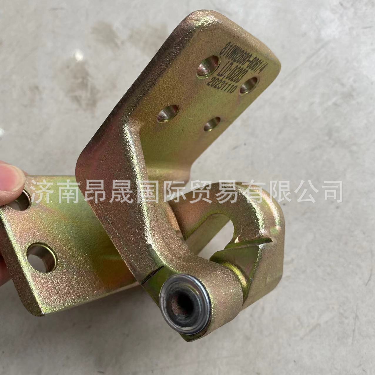 重汽HOWO T7H 汕德卡C7H TX配件810W62690-6062左车门下铰链总成