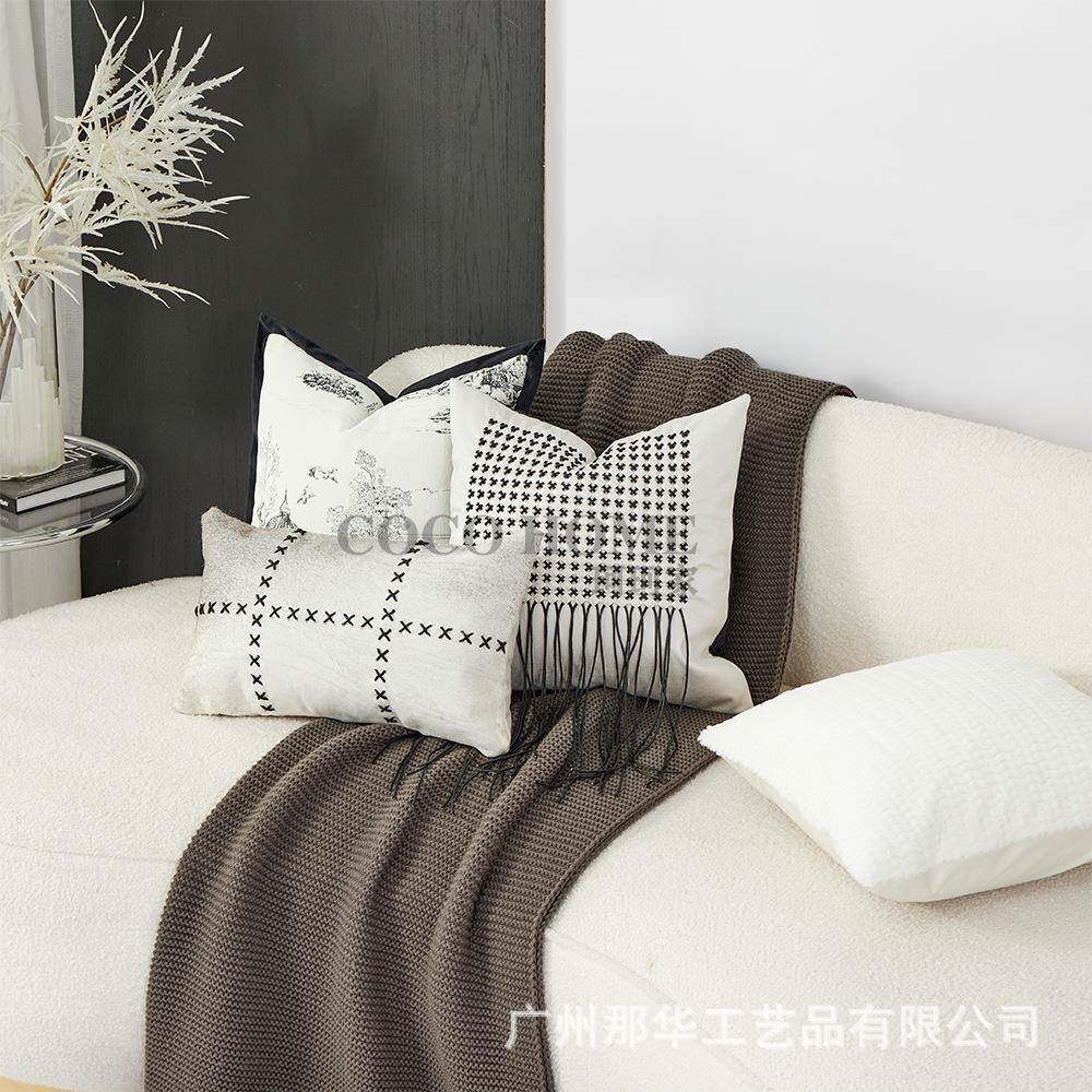 轻奢样板房搭配床品白色沙发靠垫高级感家具卖场摆样抱枕被高颜