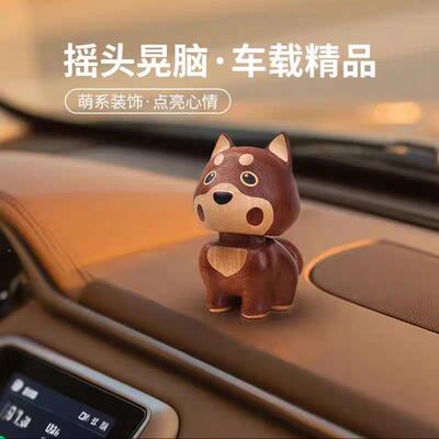 XMY0012实木雕刻摇头狗创摆件木质可爱意载车解压厅客送礼前台桌