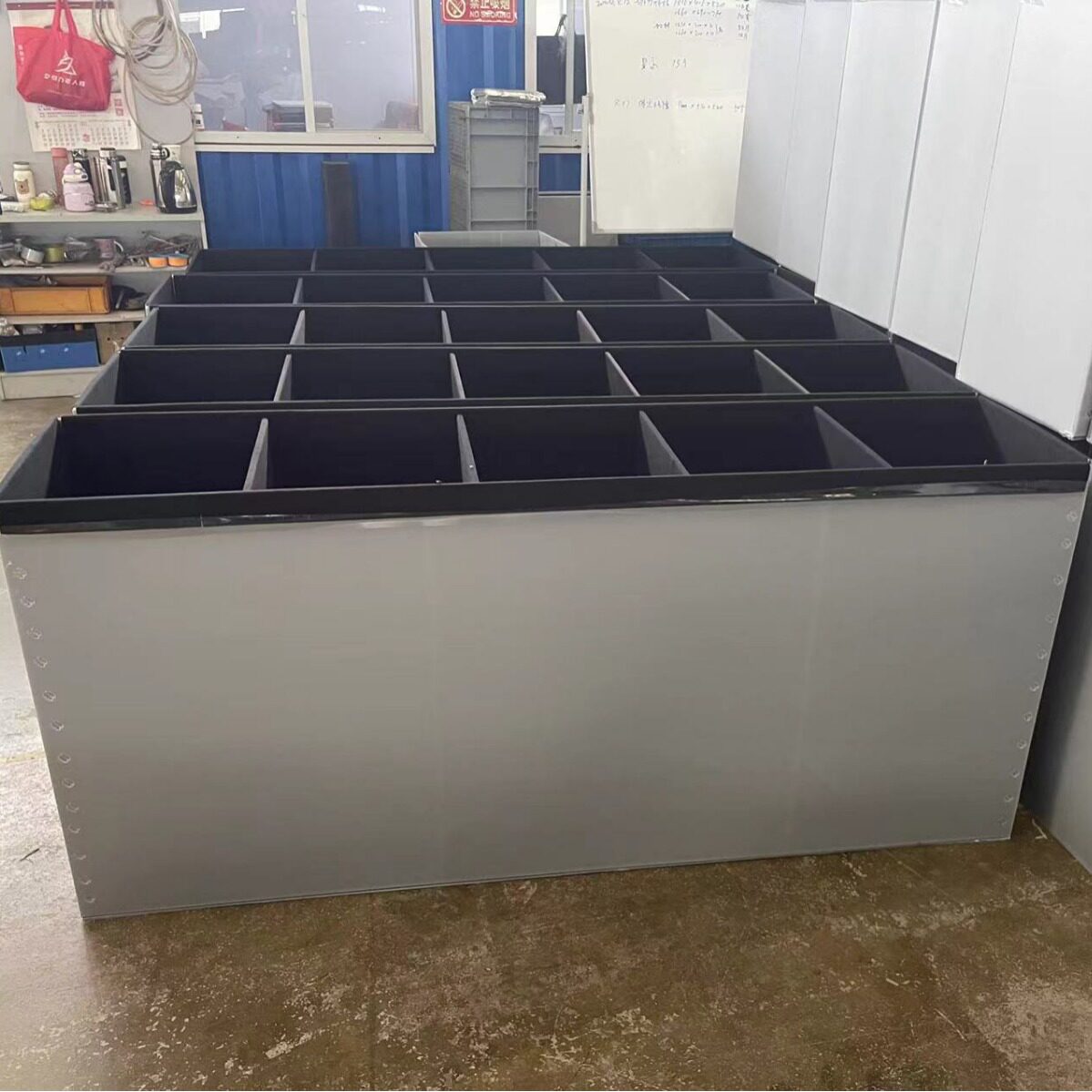 厂家PP塑料中空板箱物流汽车配件贴布插格周转箱台车箱零件