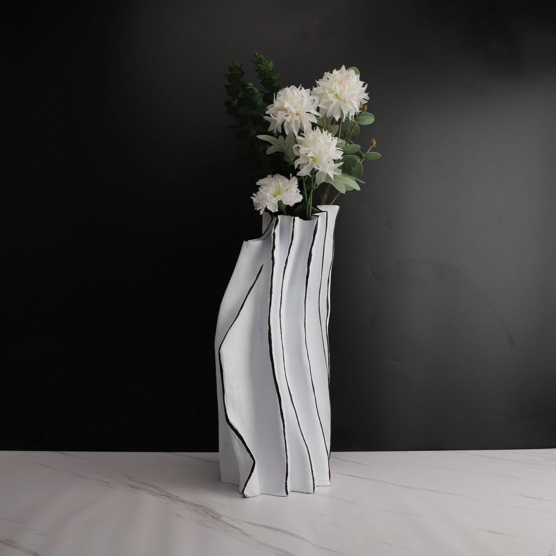 现代简约曲线插干花花器树脂摆件客厅茶几样板房玄关家居装饰花瓶