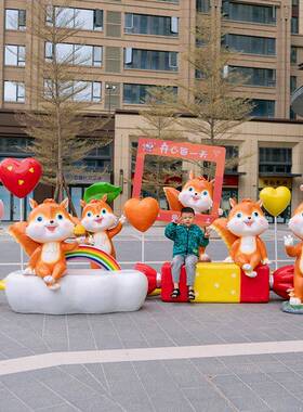 玻璃钢物雕CGM花塑园座椅售楼松鼠美售楼部陈公园卡坪通草摆件动