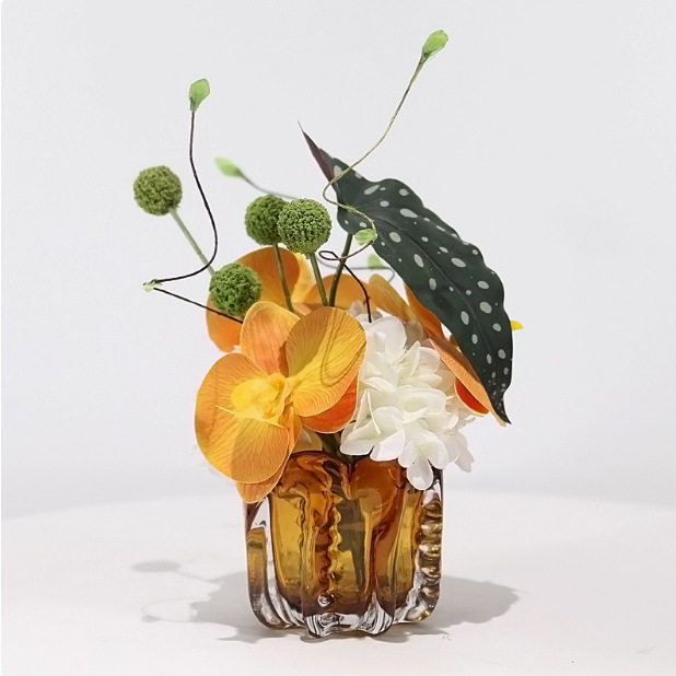 现代轻奢琥珀色玻璃小花瓶插花客厅茶几洽谈桌小桌花软装花艺摆件