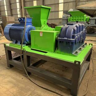 塑料软胶防雨布粉碎机螺旋式网袋编织袋旧衣服再生加工设备碎布机