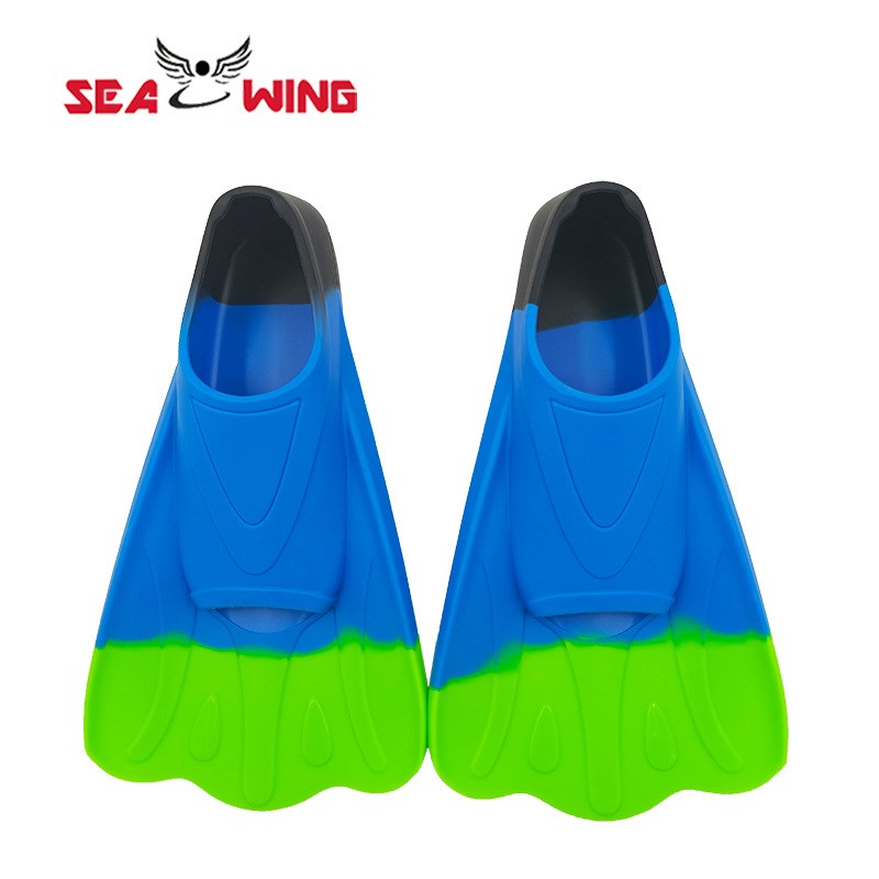游泳脚蹼成人款训练专用潜水男女蛙泳轻便硅胶蝶尾脚蹼潜水装备