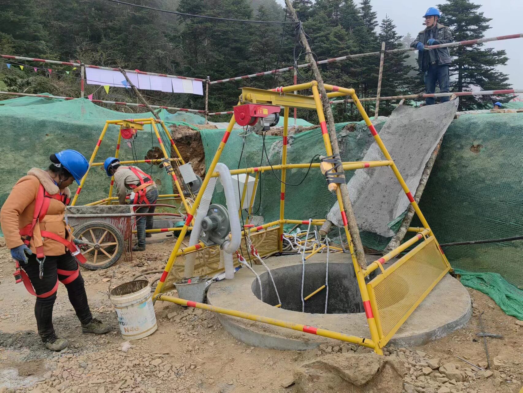 河北秦皇岛输变电深坑作业施工智能深坑一体机自动送风作业