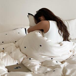 轻奢宅寂风夏季天丝黑色爱心刺绣四件套冰丝滑凉感床单被套