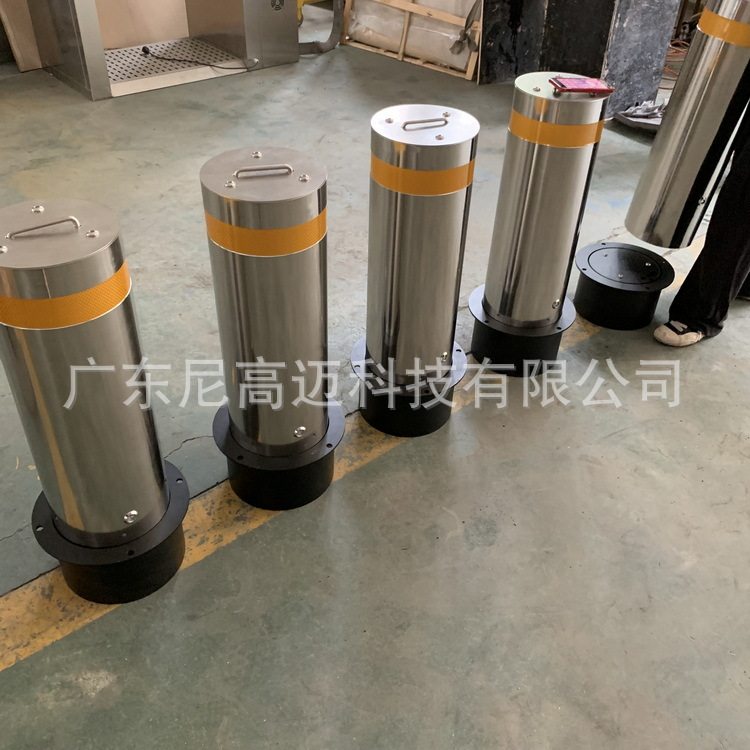 唐山公园安装成品手动伸缩防冲撞柱,海口304不锈钢移动护柱工厂价